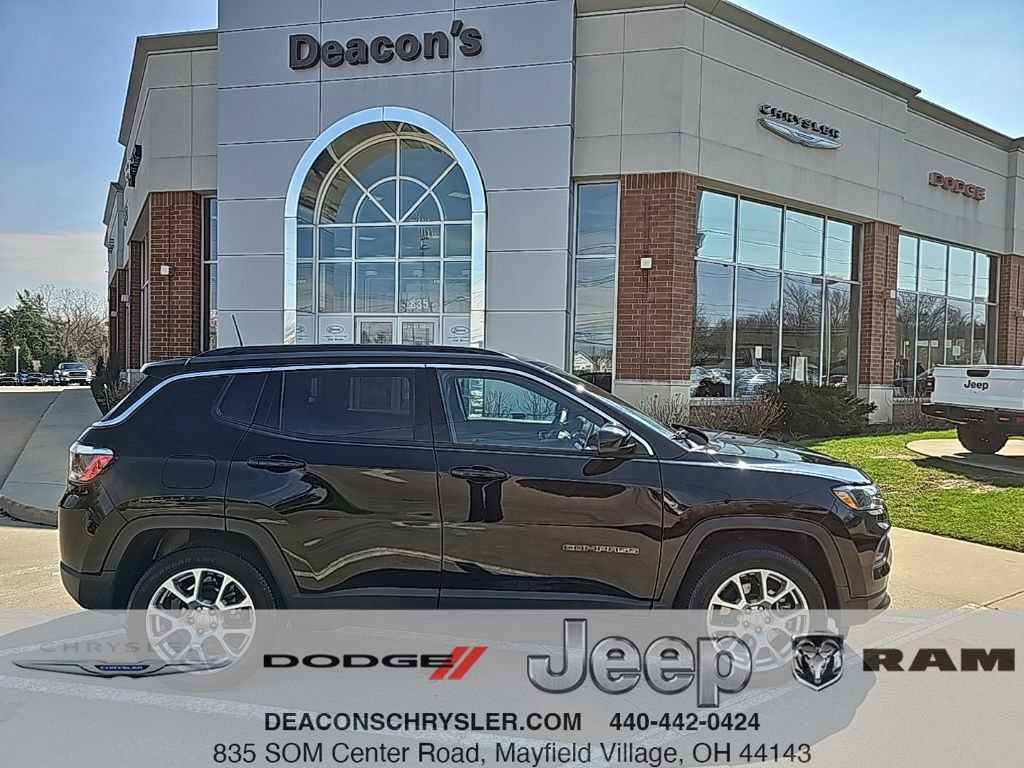 Used 2023 Jeep Compass Latitude AWD/4WD image 1