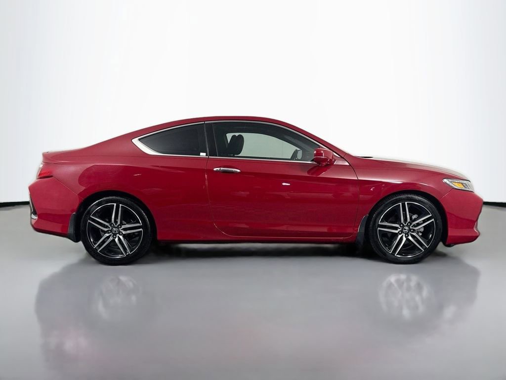 Used 2017 Honda Accord Touring image 4