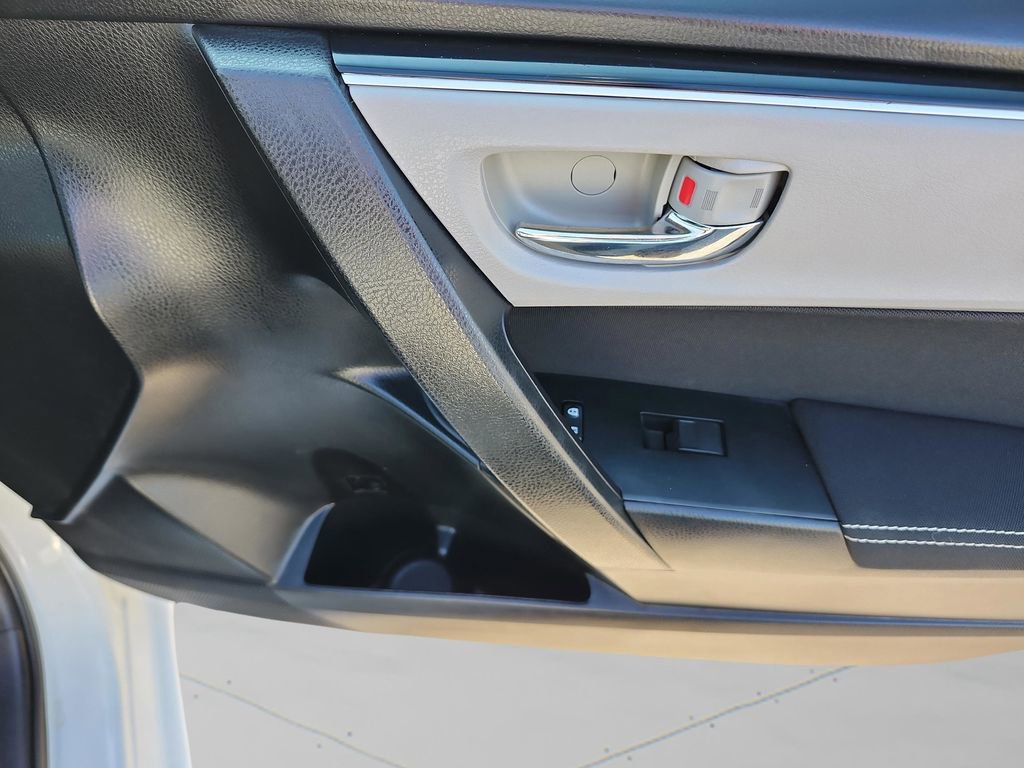 Used 2019 Toyota Corolla LE image 25