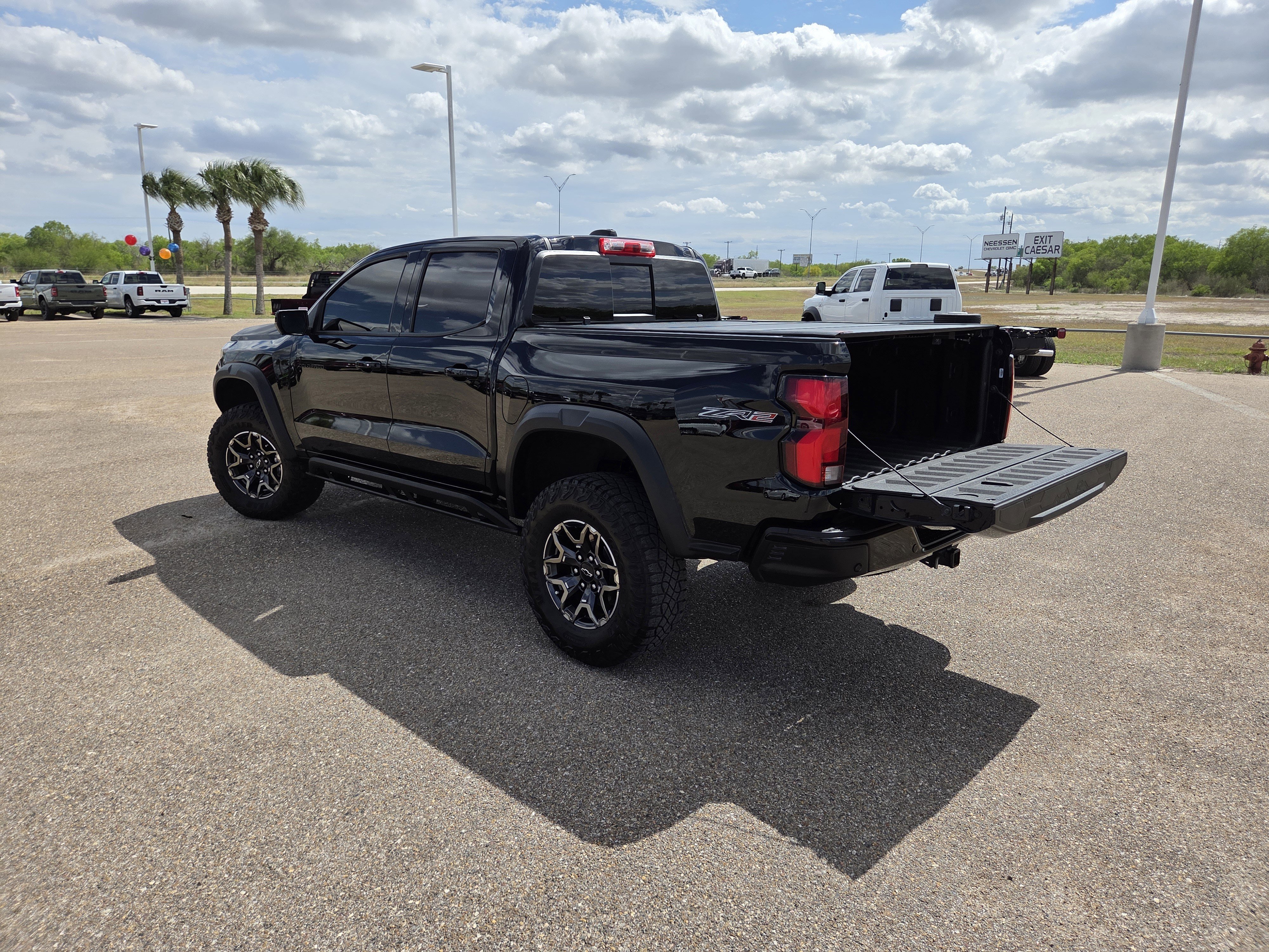 Used 2024 Chevrolet Colorado ZR2 w/ ZR2 Convenience Package III image 25