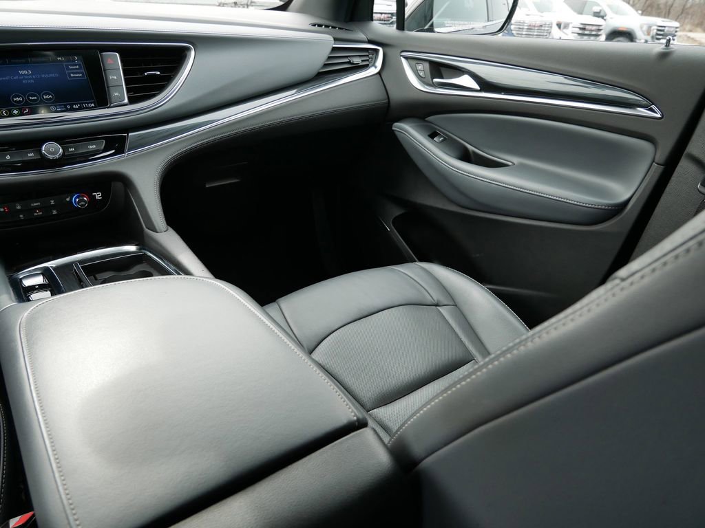 Used 2023 Buick Enclave Essence AWD/4WD image 20