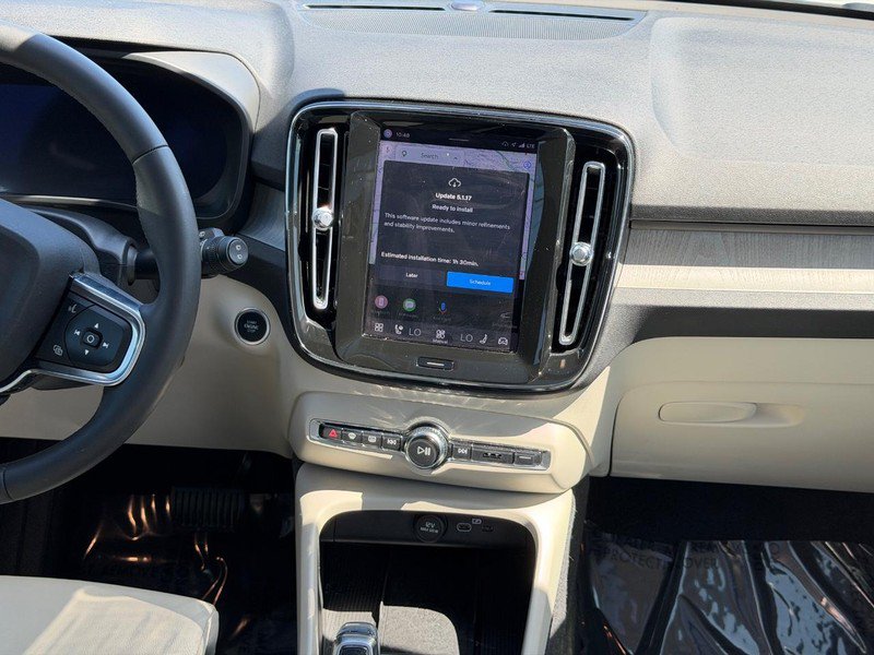 Certified 2024 Volvo XC40 B5 Plus w/ Climate Package AWD/4WD image 8