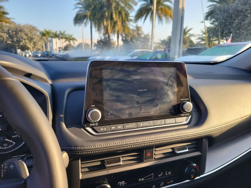 Certified 2025 Nissan Rogue SV FWD image 21