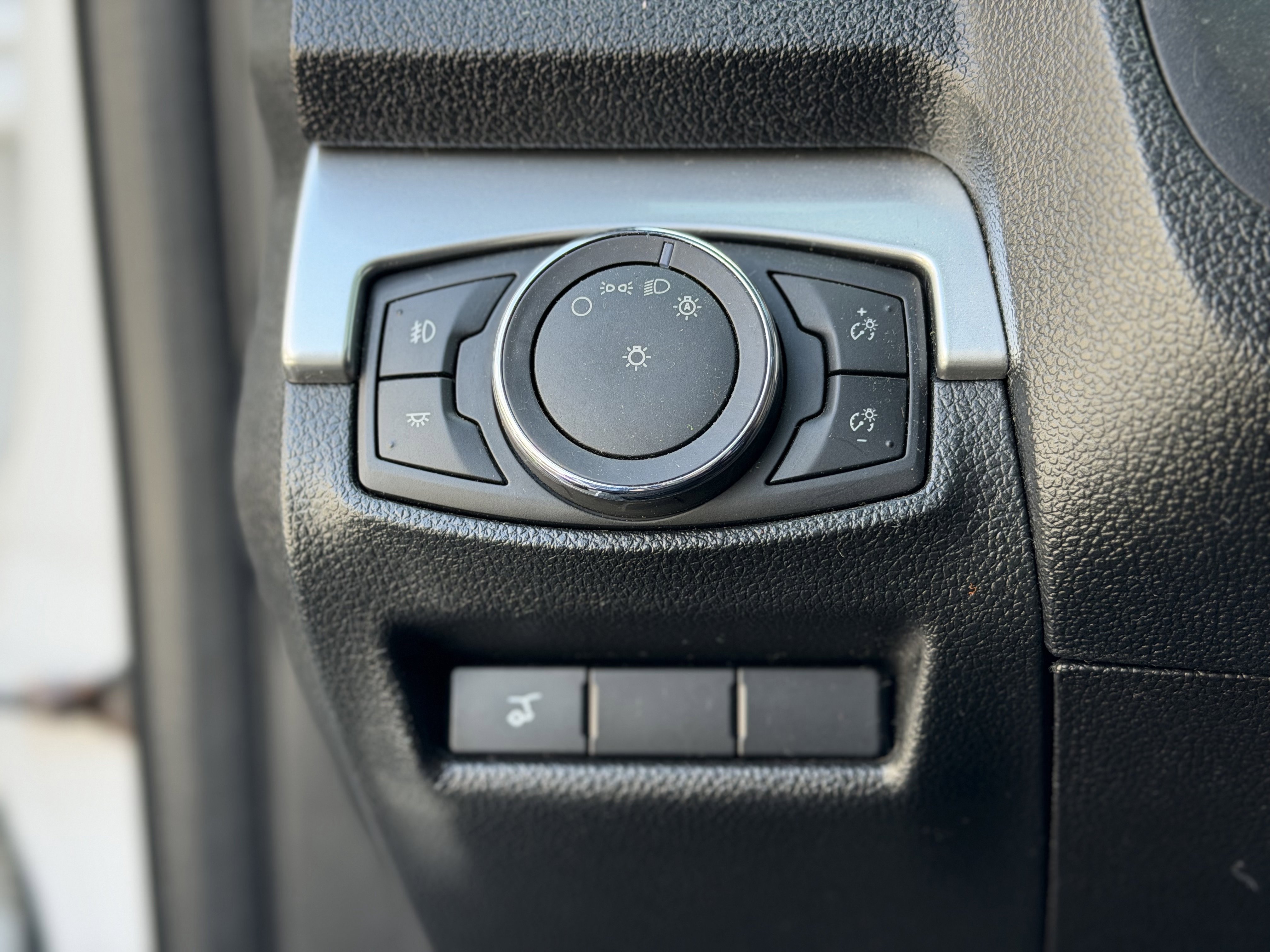 Used 2017 Ford Explorer XLT w/ Equipment Group 202A image 24