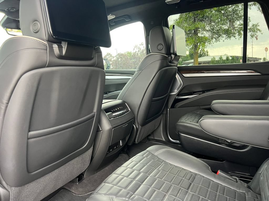 Used 2025 Cadillac Escalade Sport Platinum w/ LPO, ONYX Package AWD/4WD image 40