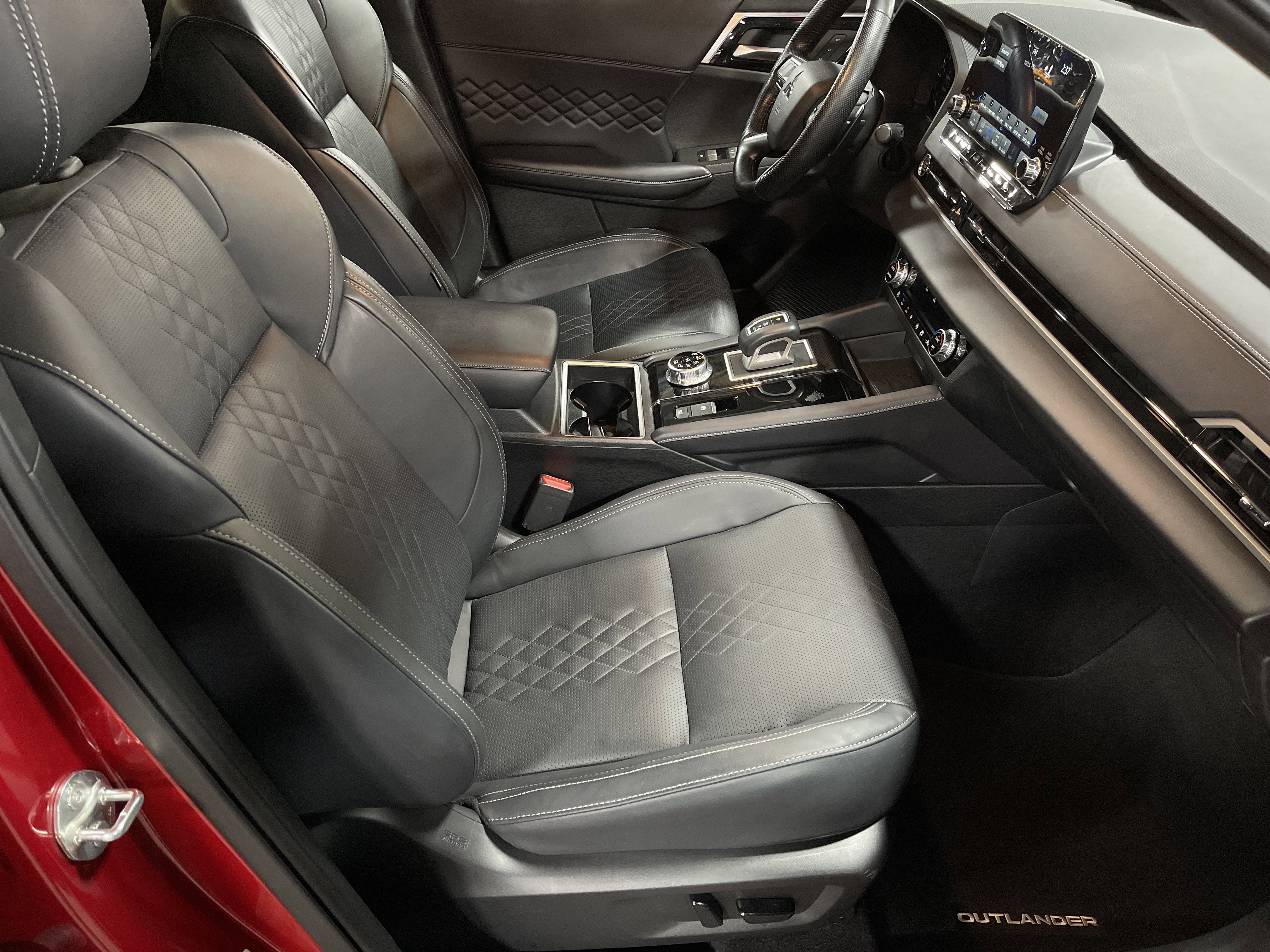 Used 2024 Mitsubishi Outlander SEL image 14