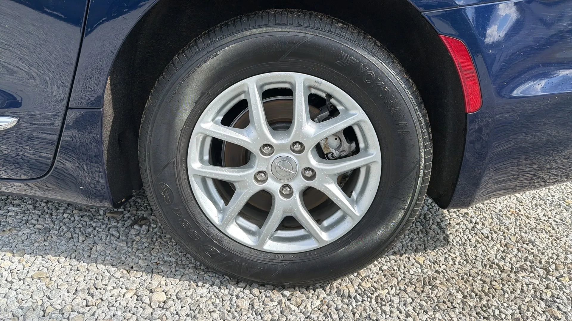 Used 2020 Chrysler Pacifica Touring-L FWD image 2