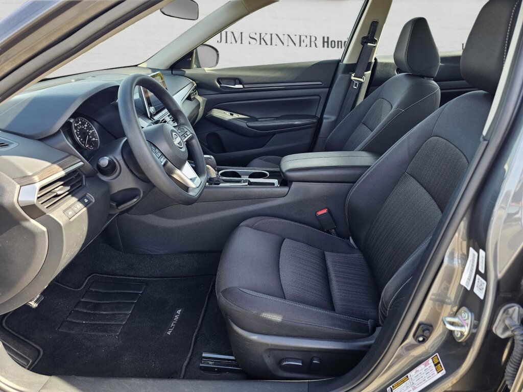 Used 2024 Nissan Altima 2.5 SV image 16