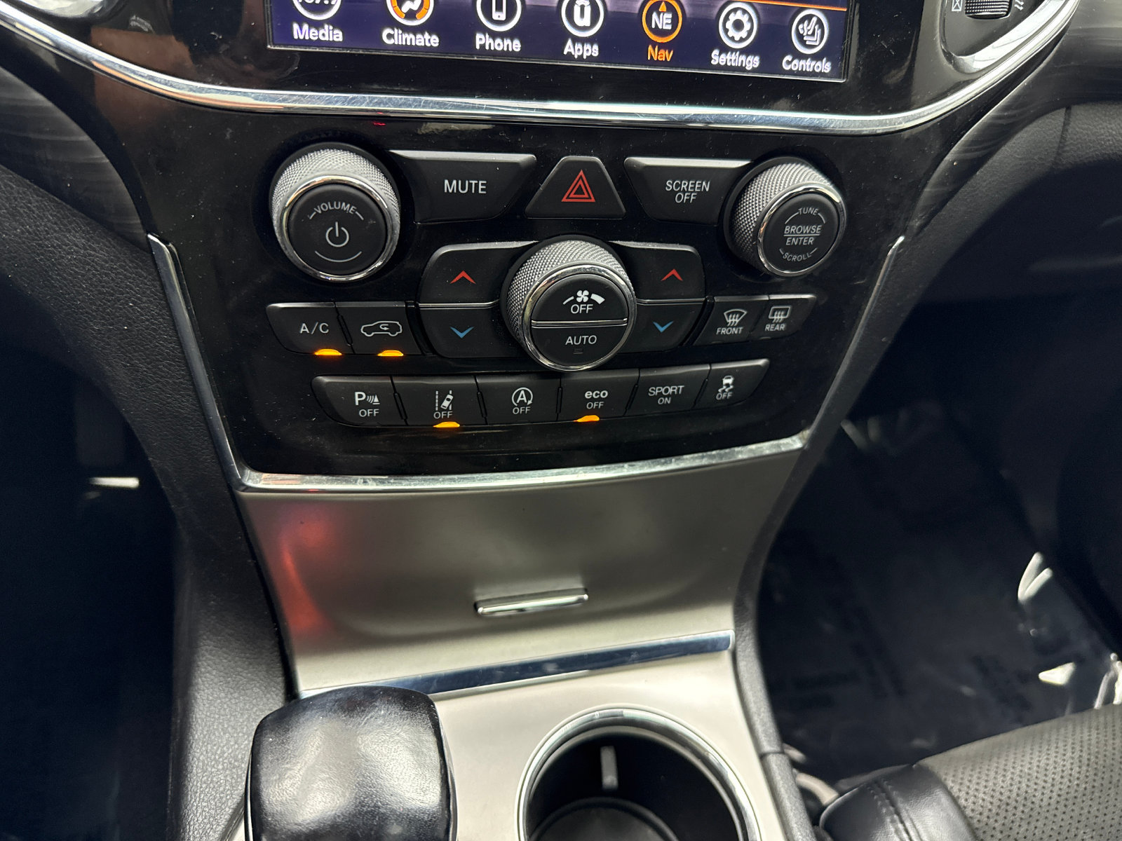 Used 2021 Jeep Grand Cherokee Laredo X AWD/4WD image 29
