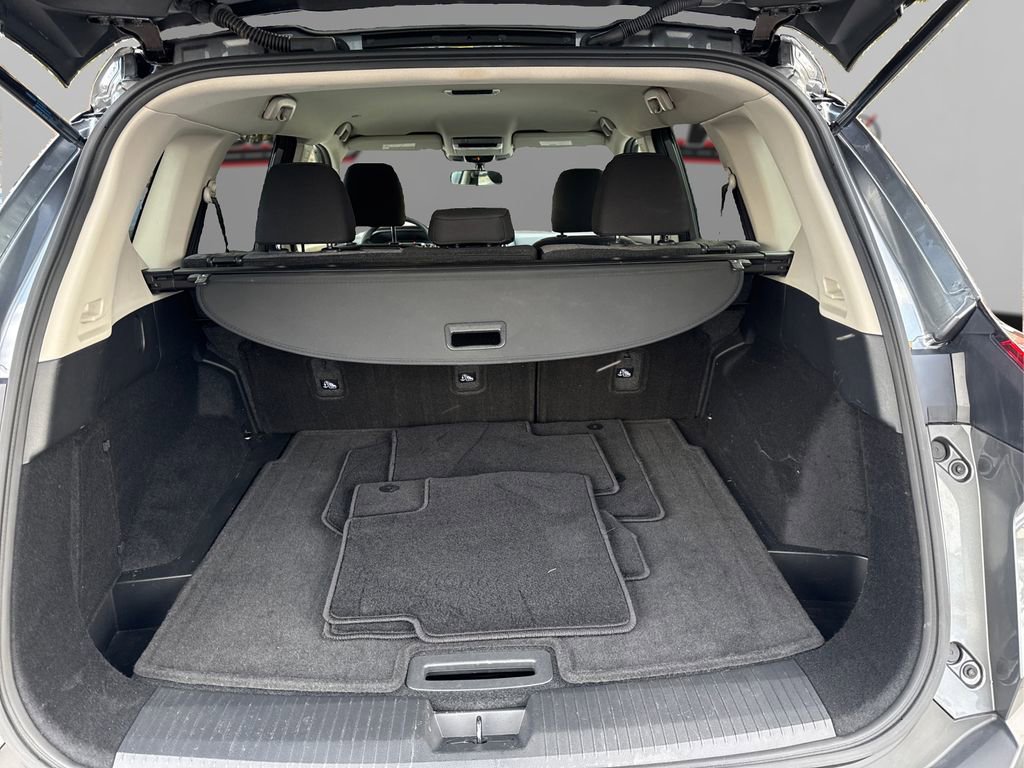 Used 2023 Nissan Rogue SV image 11