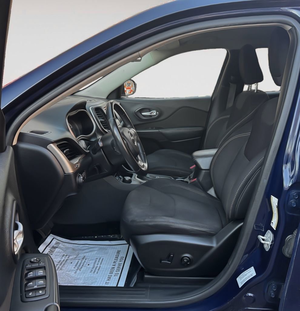 Used 2016 Jeep Cherokee Latitude w/ Safety/Convenience Group image 12
