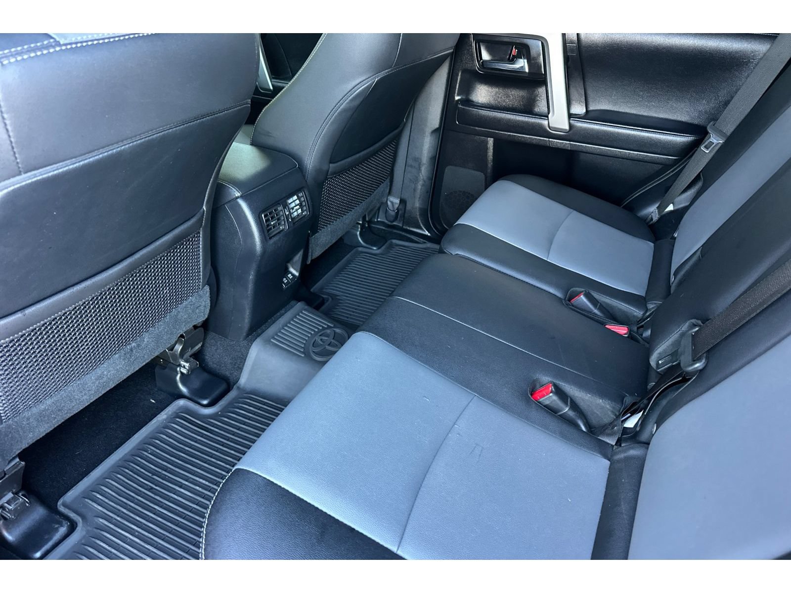 Used 2022 Toyota 4Runner SR5 Premium w/ Moonroof Package AWD/4WD image 13