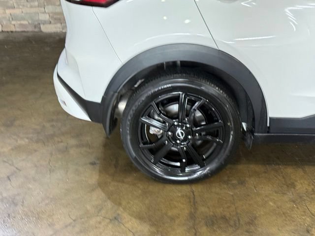 Used 2023 Nissan Kicks SR w/ SR Premium Package FWD image 6
