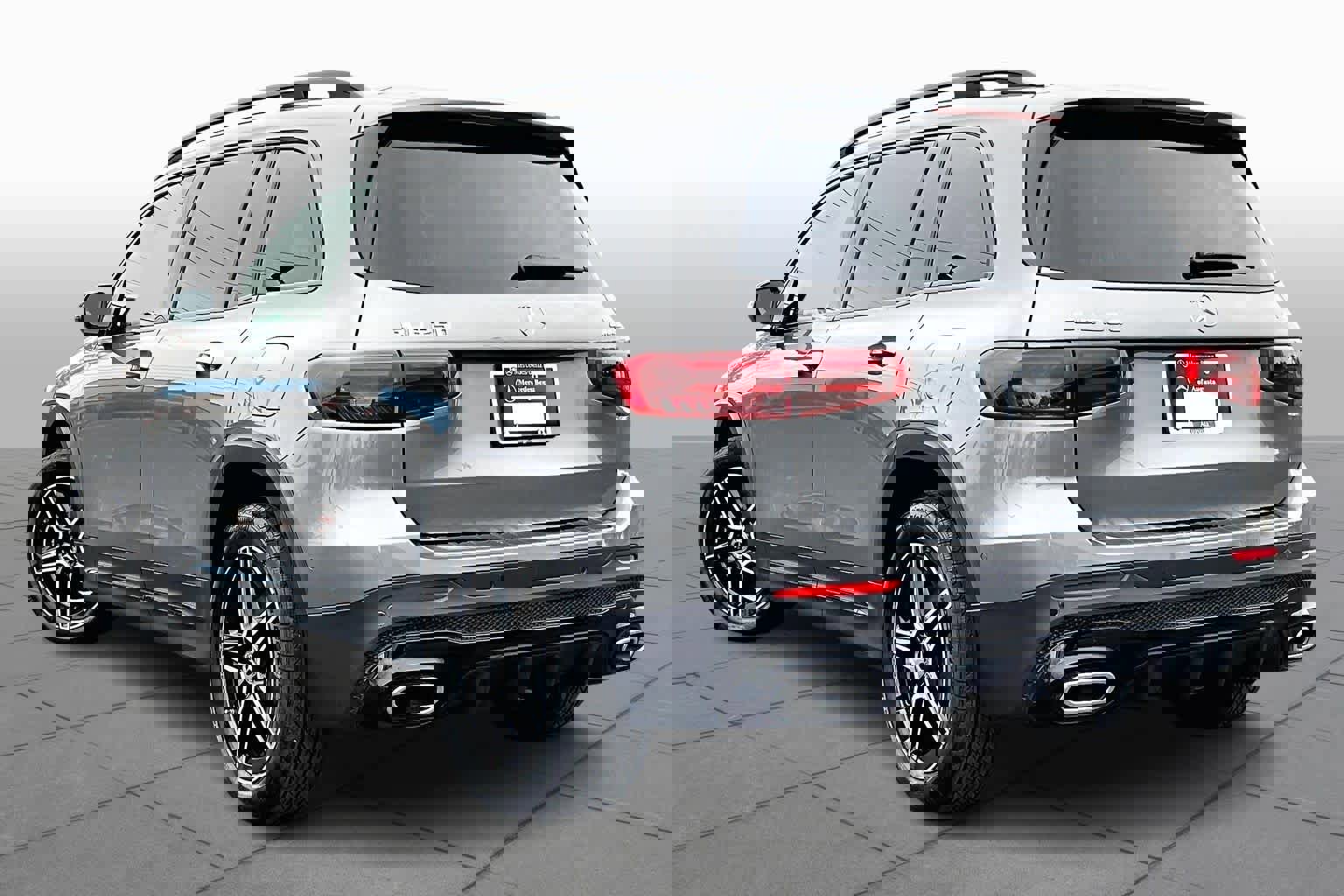 Used 2025 Mercedes-Benz GLB 250 4MATIC image 12