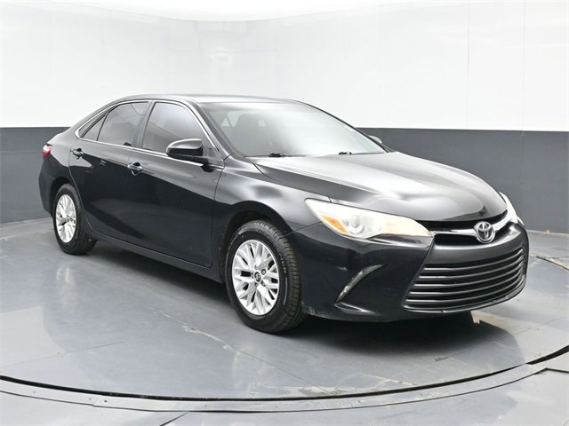 Used 2016 Toyota Camry LE image 2