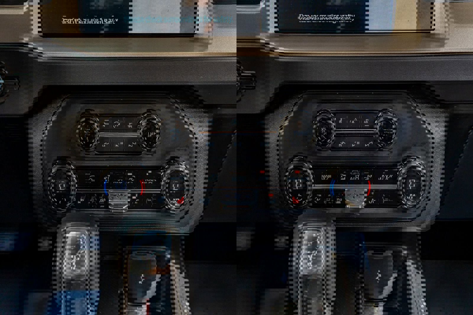 Used 2025 Ford Bronco Outer Banks image 26