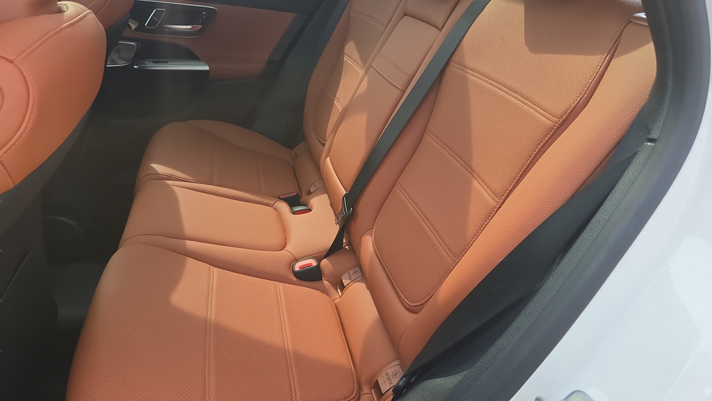 Used 2025 Mercedes-Benz GLC 300 4MATIC image 27