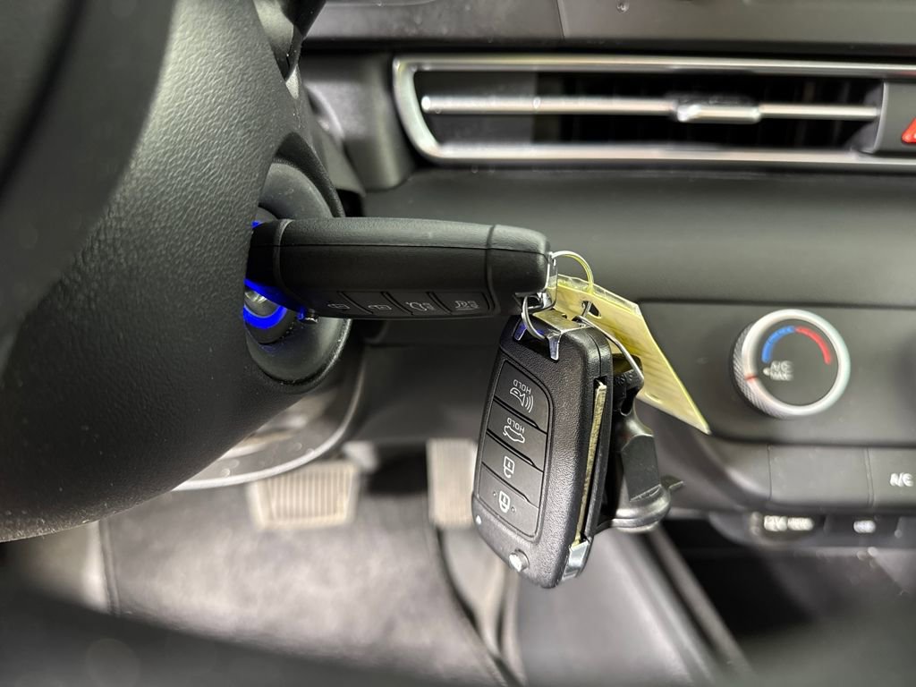 Certified 2025 Hyundai Elantra SE image 30