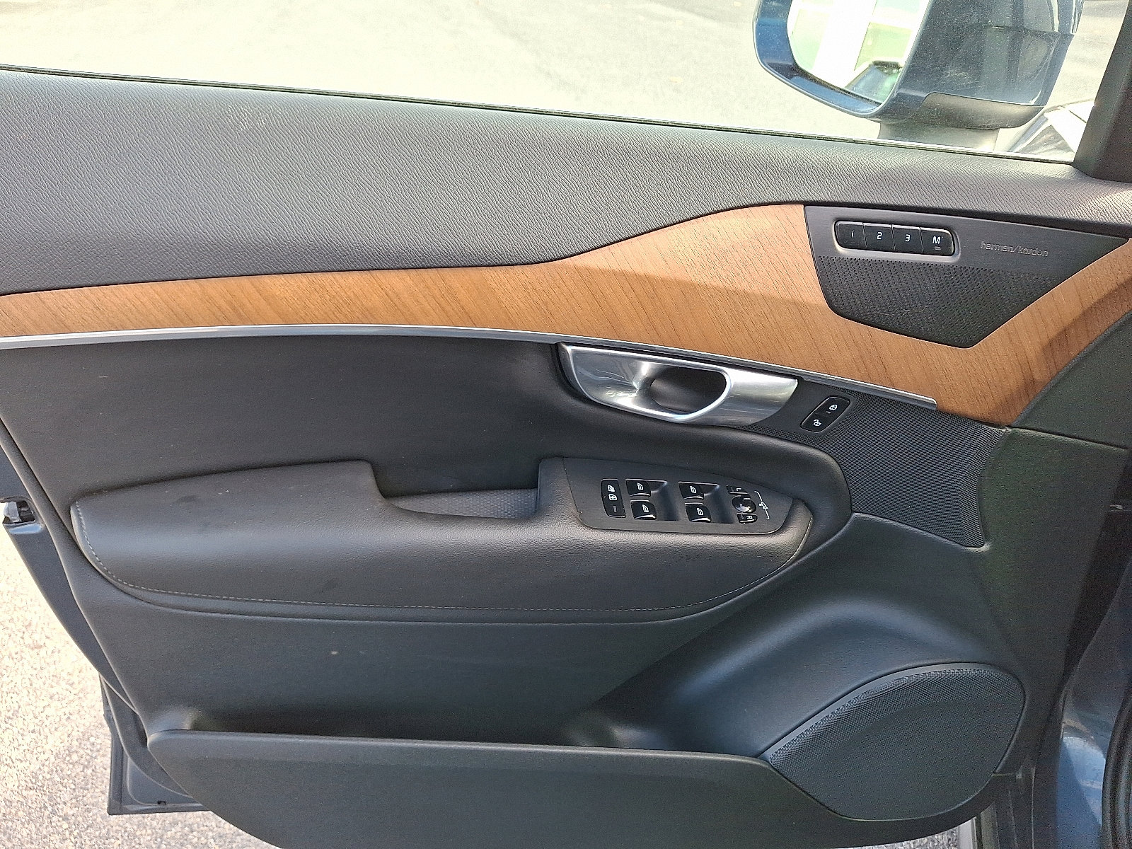 Used 2023 Volvo XC90 B5 Plus w/ Protection Package image 13