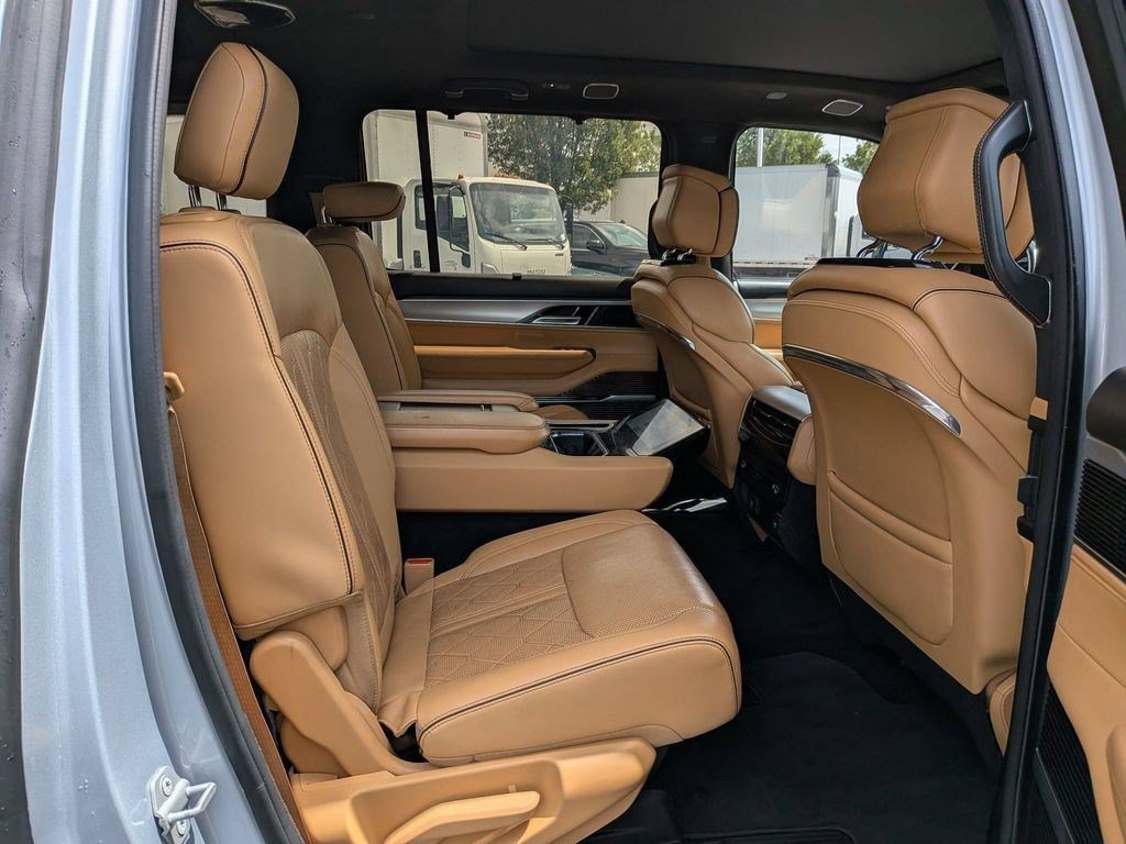 Used 2022 Jeep Grand Wagoneer Series III AWD/4WD image 29