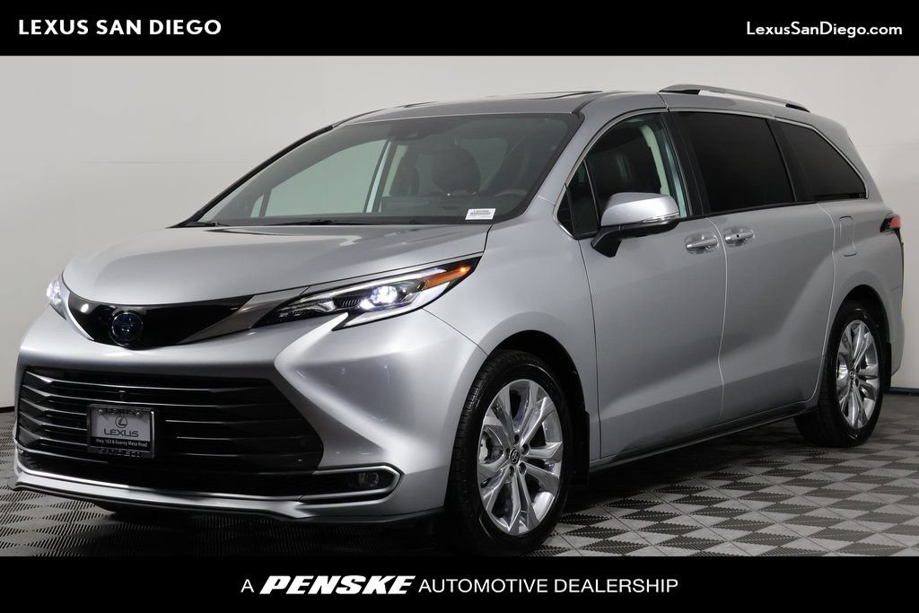 Used 2023 Toyota Sienna Platinum FWD image 1