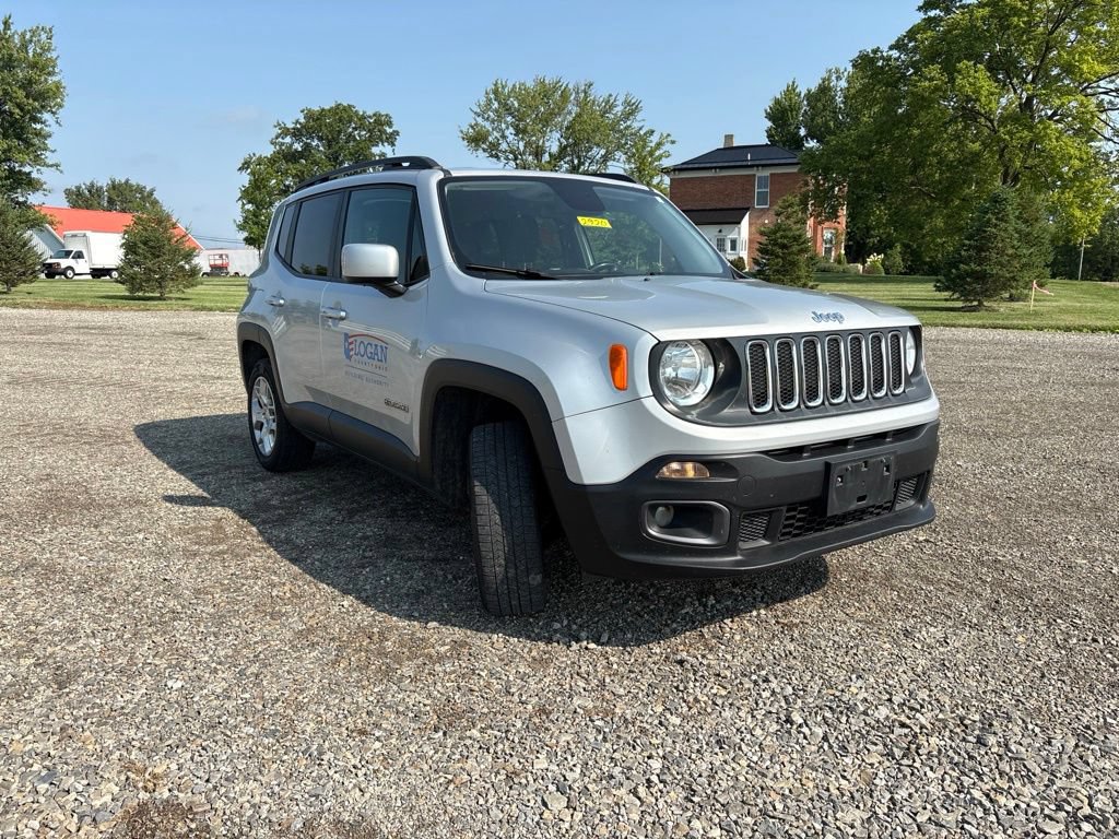 Used 2017 Jeep Renegade Latitude w/ Cold Weather Group AWD/4WD image 14
