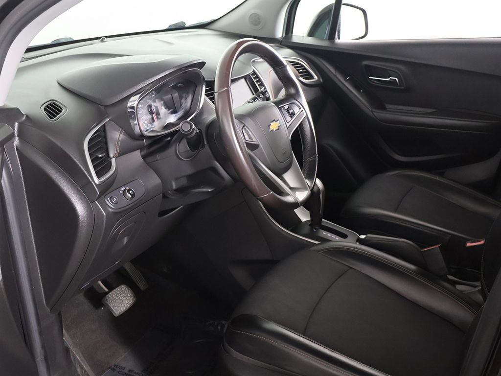 Used 2020 Chevrolet Trax LT w/ LT Convenience Package FWD image 19