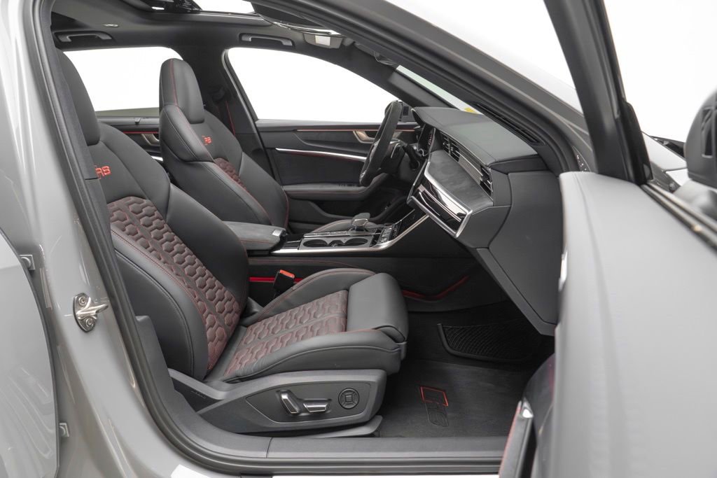Used 2025 Audi RS 6 performance image 35