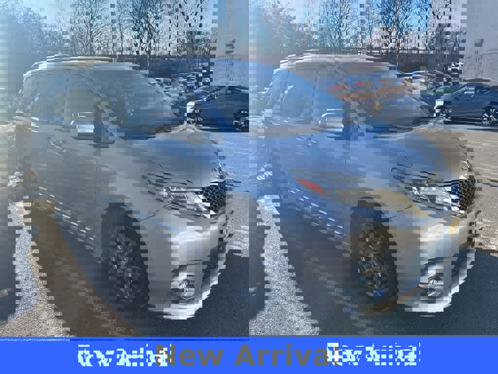 Used 2017 Toyota Sienna SE