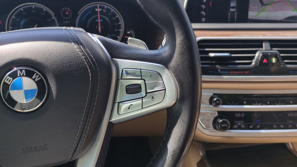 Used 2018 BMW 740e xDrive image 33