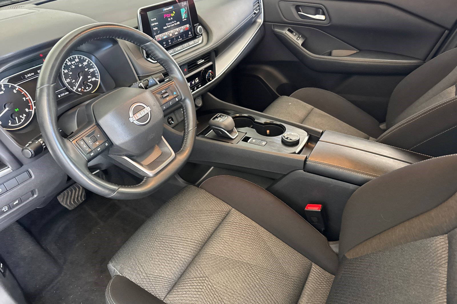 Used 2025 Nissan Rogue SV AWD/4WD image 4