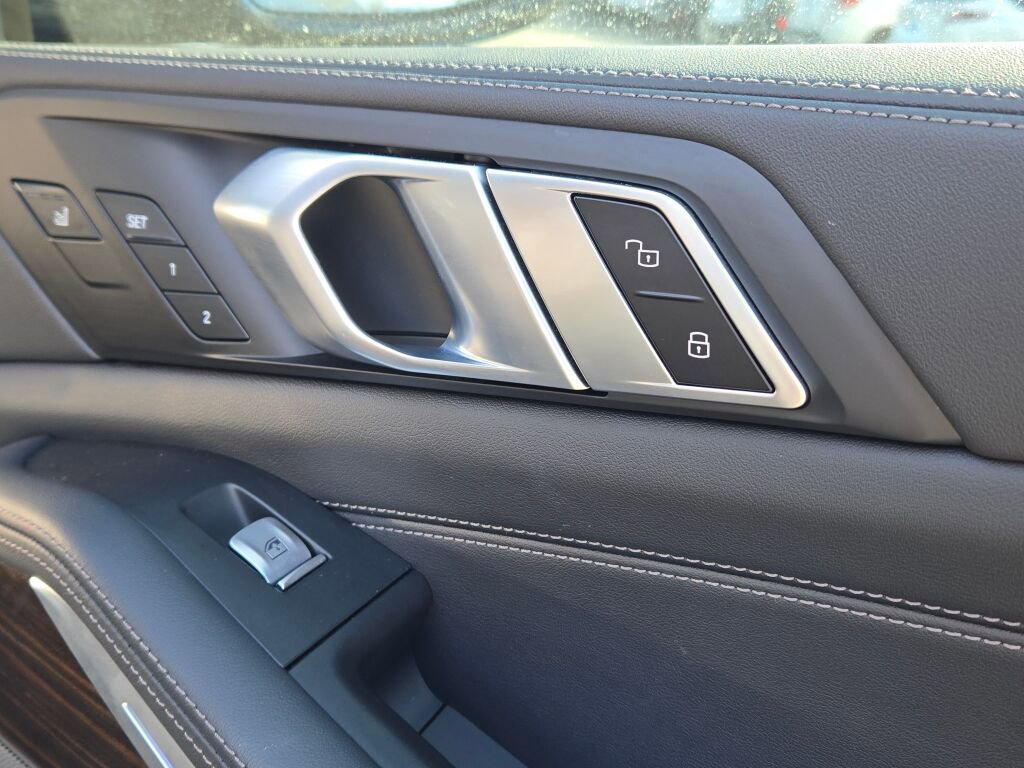 Used 2024 BMW X7 M60i w/ Executive Package image 16