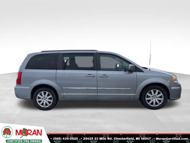 Used 2013 Chrysler Town & Country Touring image 6