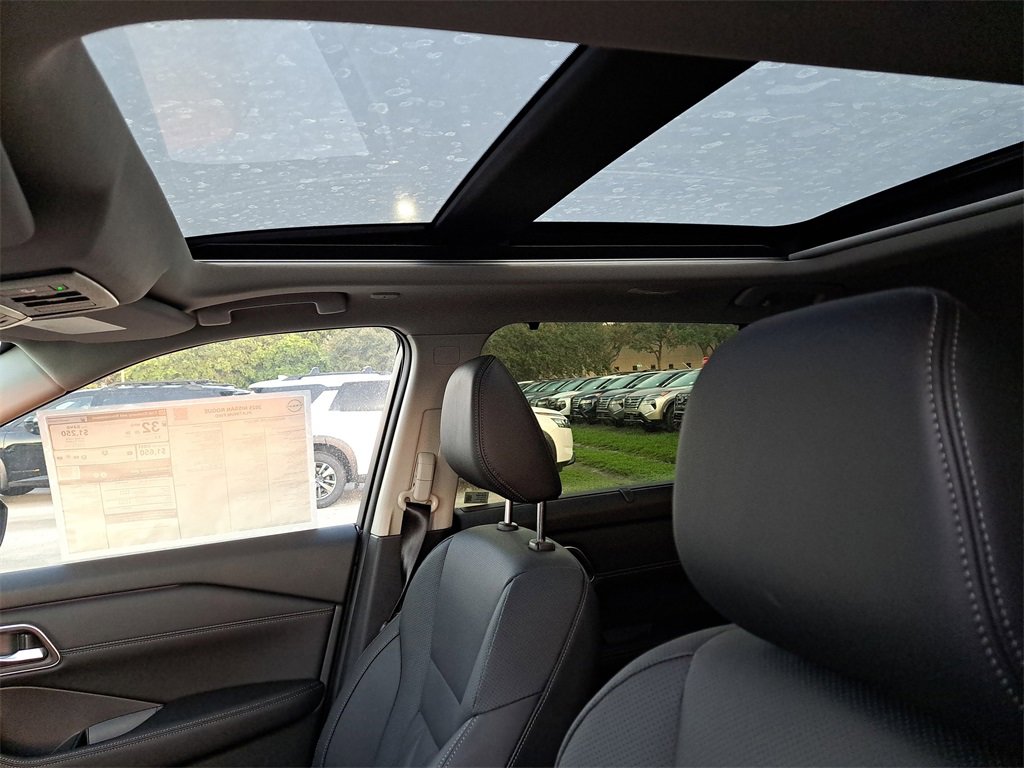 New 2025 Nissan Rogue Platinum w/ Tech Package image 8