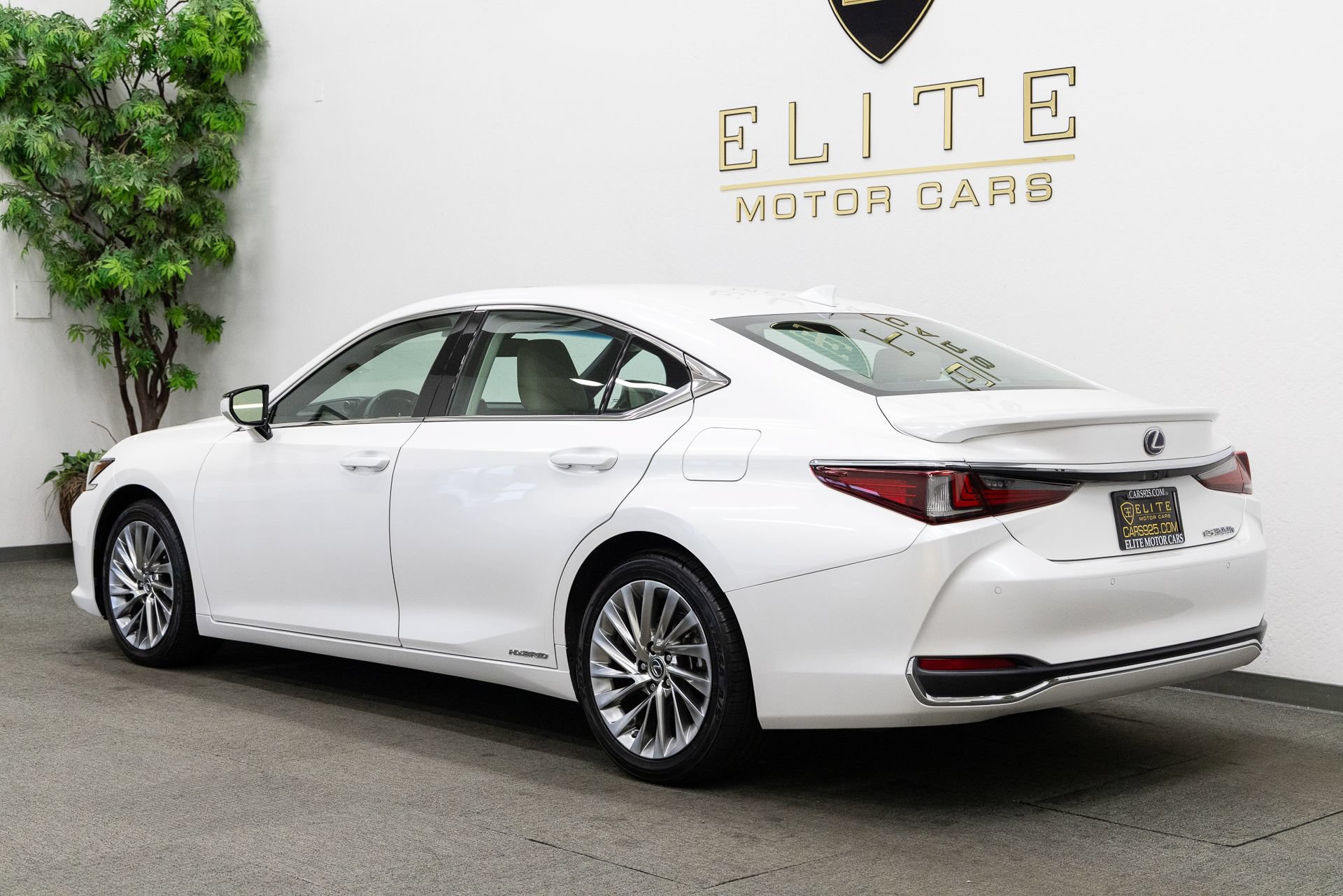 Used 2019 Lexus ES 300h FWD image 3