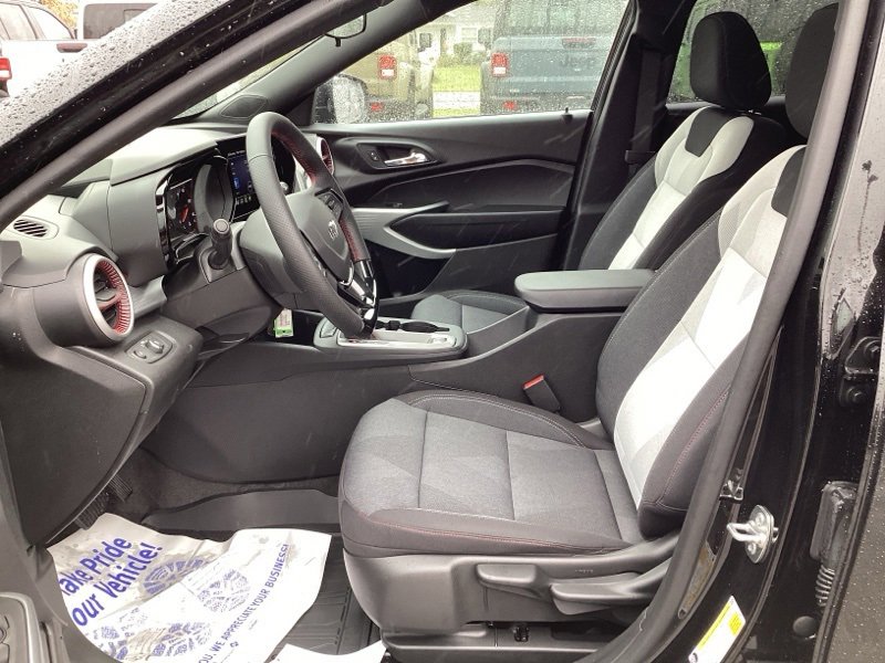 New 2026 Chevrolet Trax RS w/ Sunroof Package image 24