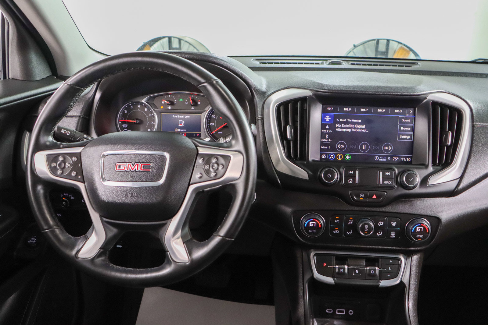 Used 2024 GMC Terrain SLT AWD/4WD image 17