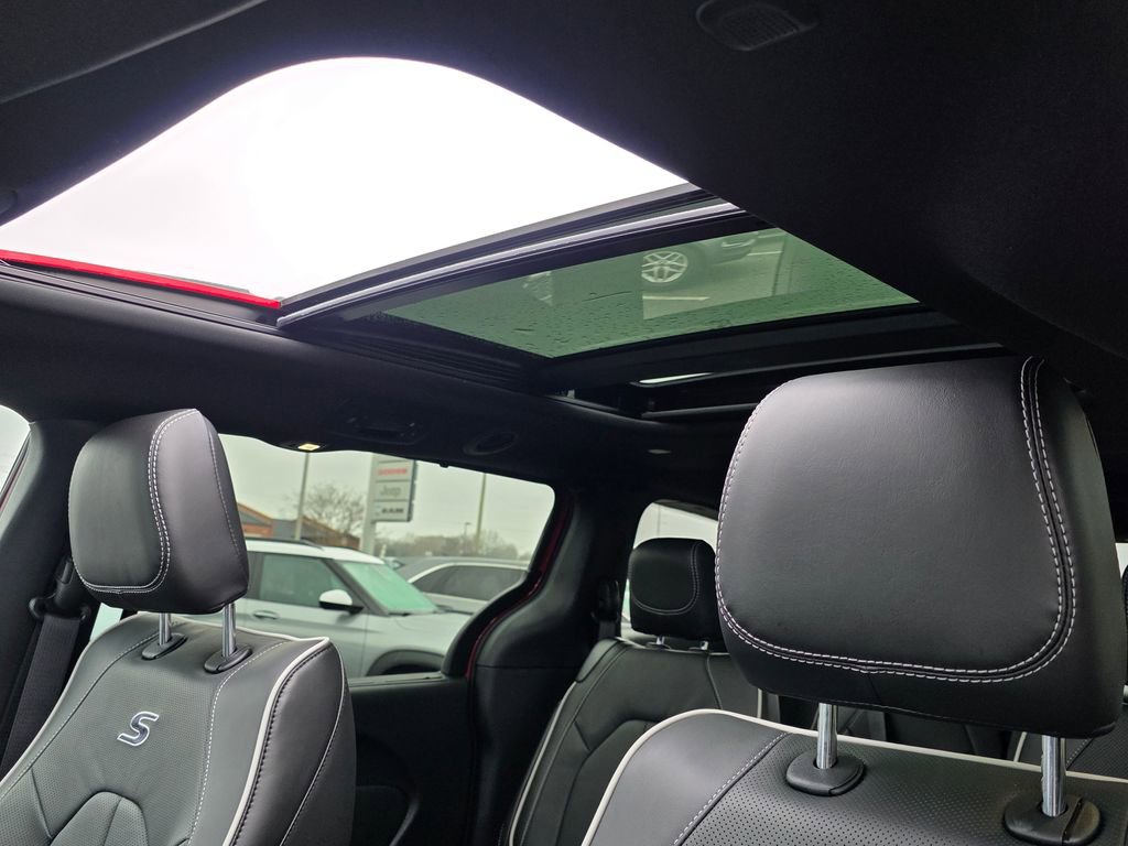 New 2026 Chrysler Pacifica Limited image 27