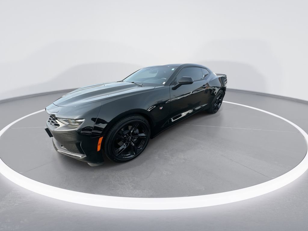 Used 2024 Chevrolet Camaro LT w/ Technology Package RWD image 4