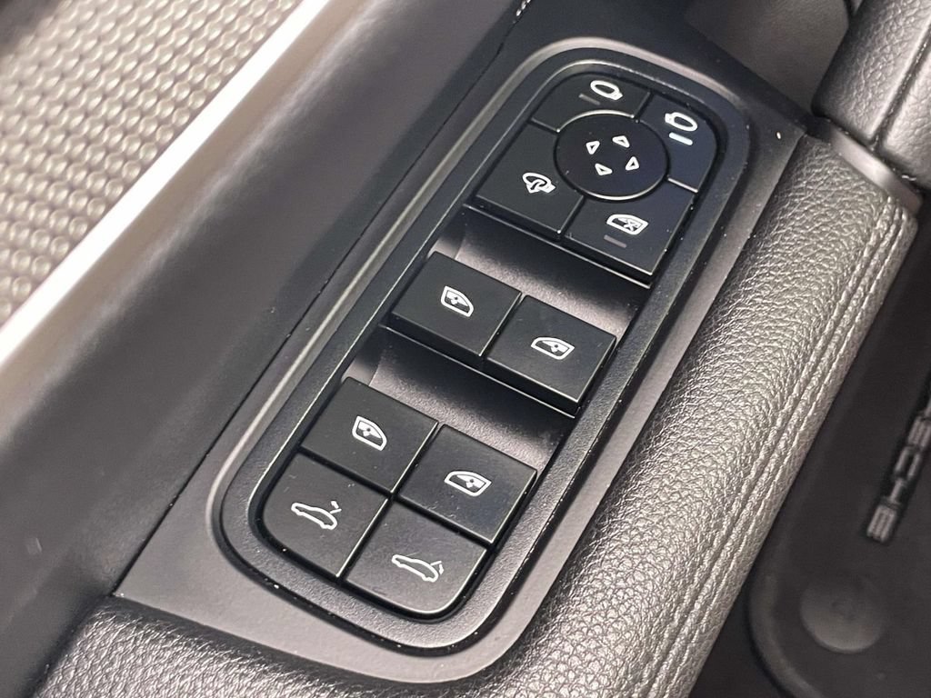 Certified 2025 Porsche Cayenne AWD/4WD image 36