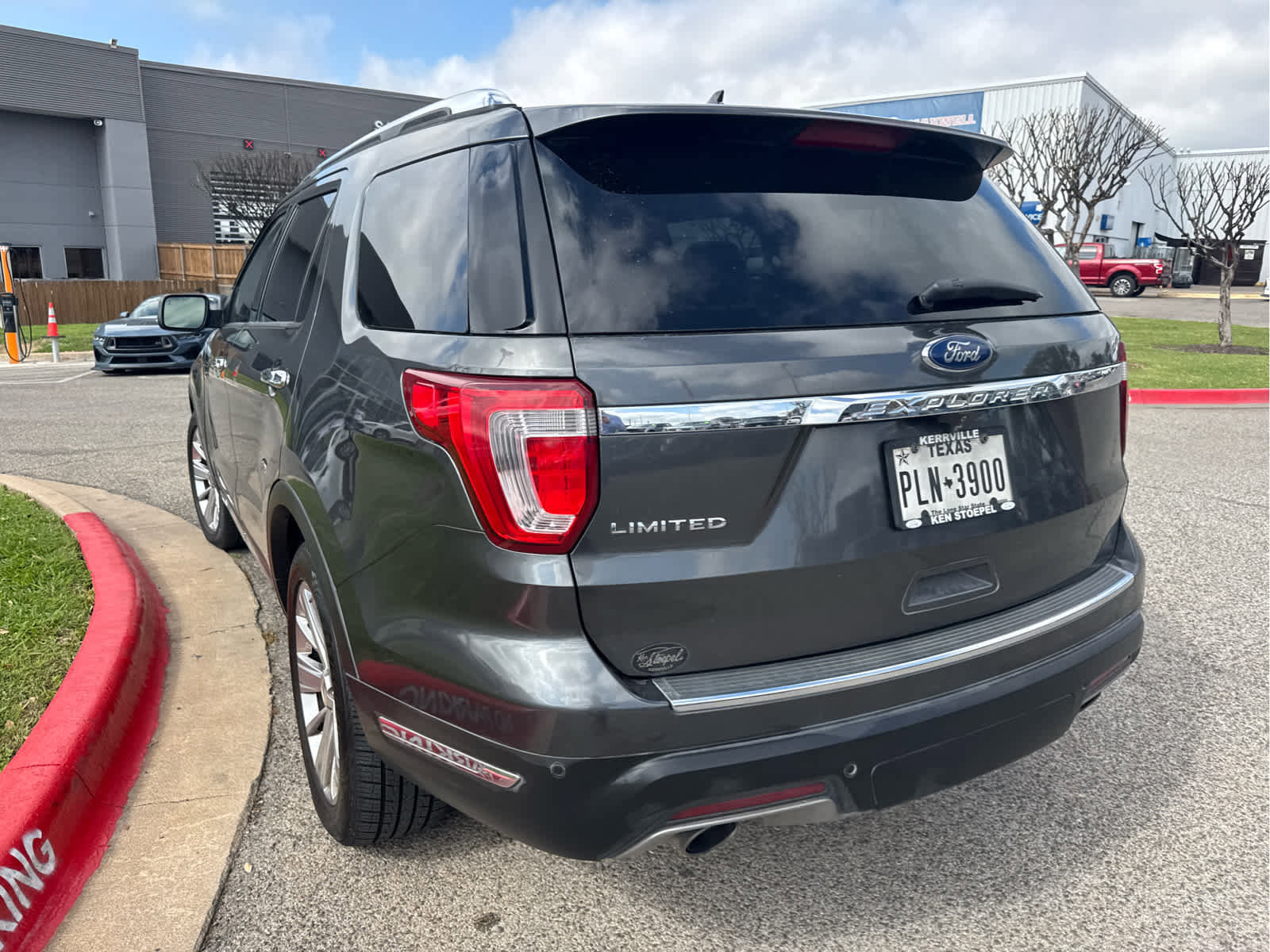 Certified 2019 Ford Explorer Limited w/ Class III Trailer Tow Package image 5