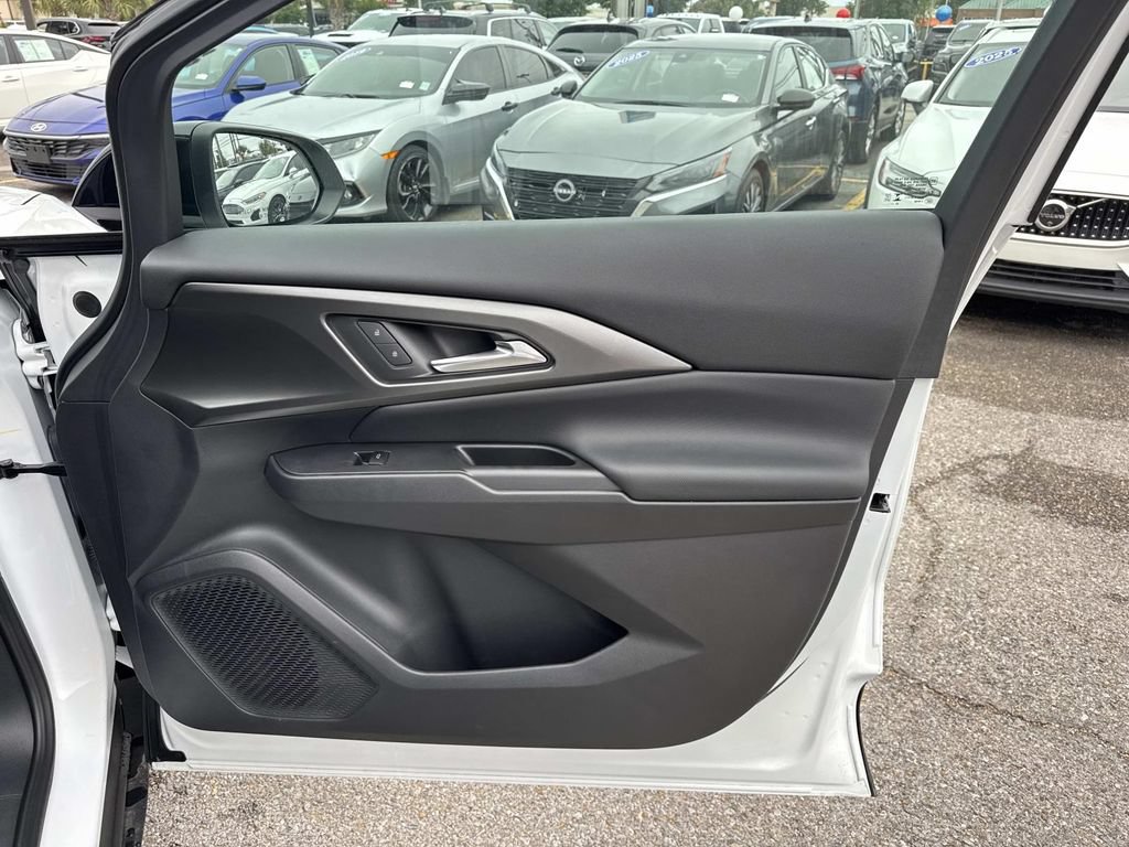 Used 2026 Chevrolet Equinox EV LT w/ Comfort Package FWD image 14