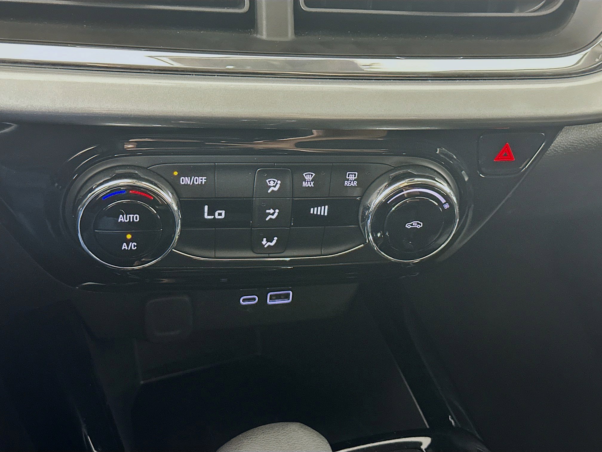 Used 2025 Chevrolet Trax LT image 23