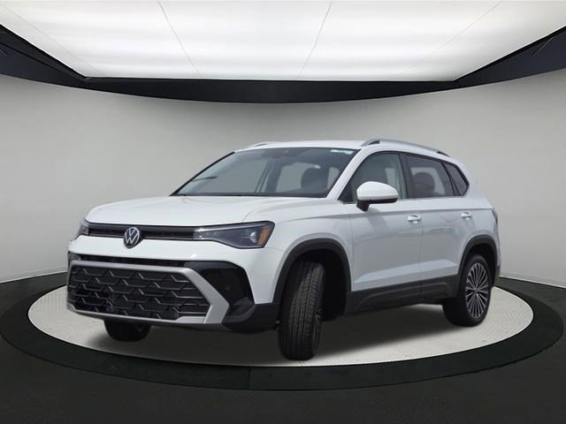 New 2026 Volkswagen Taos SE image 3