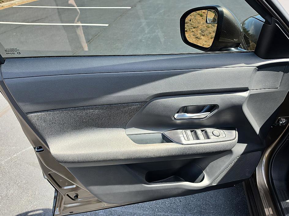 Used 2025 Nissan Kicks SV image 9