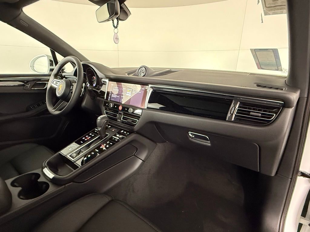 New 2026 Porsche Macan image 19