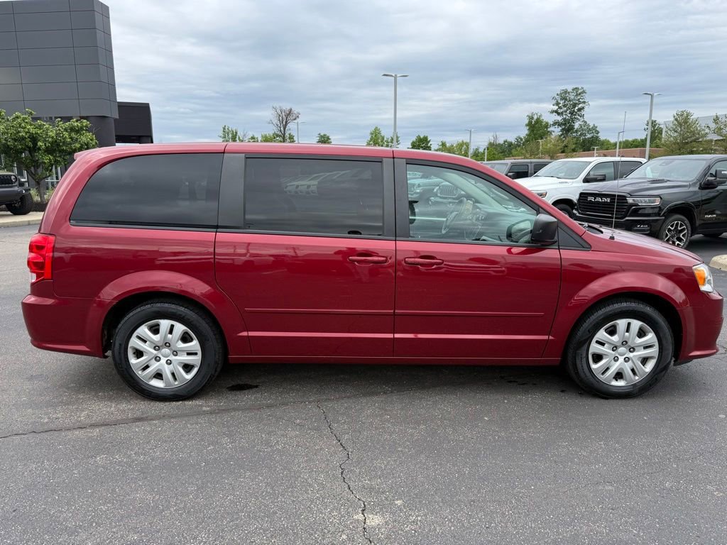 Used 2016 Dodge Grand Caravan SE w/ Quick Order Package 29E SE FWD image 2