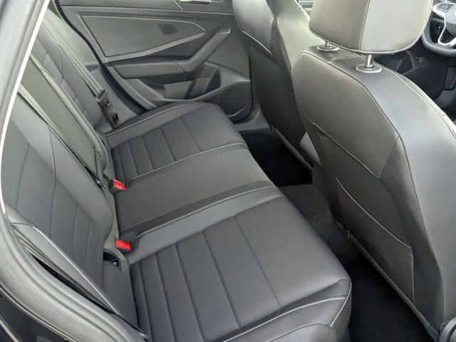 Used 2024 Volkswagen Jetta SE w/ Panoramic Sunroof Package image 19