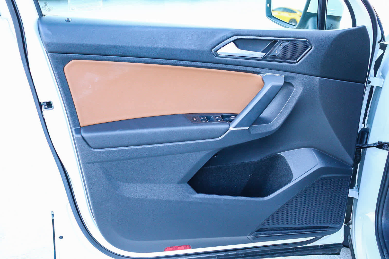 Used 2018 Volkswagen Tiguan SE image 23