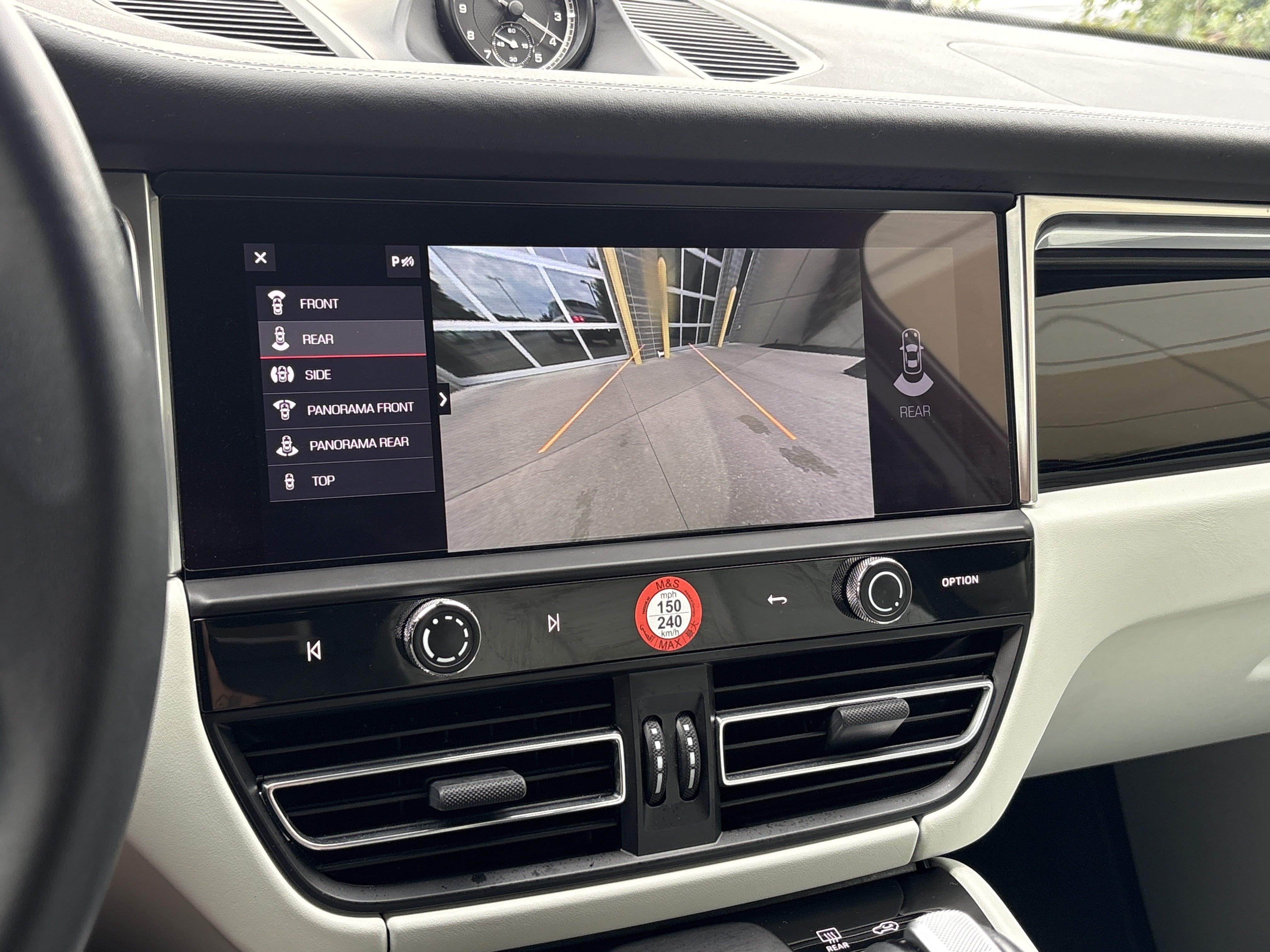 Used 2023 Porsche Macan AWD/4WD image 25